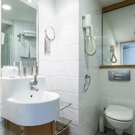 מלון Taxim Residences 4*